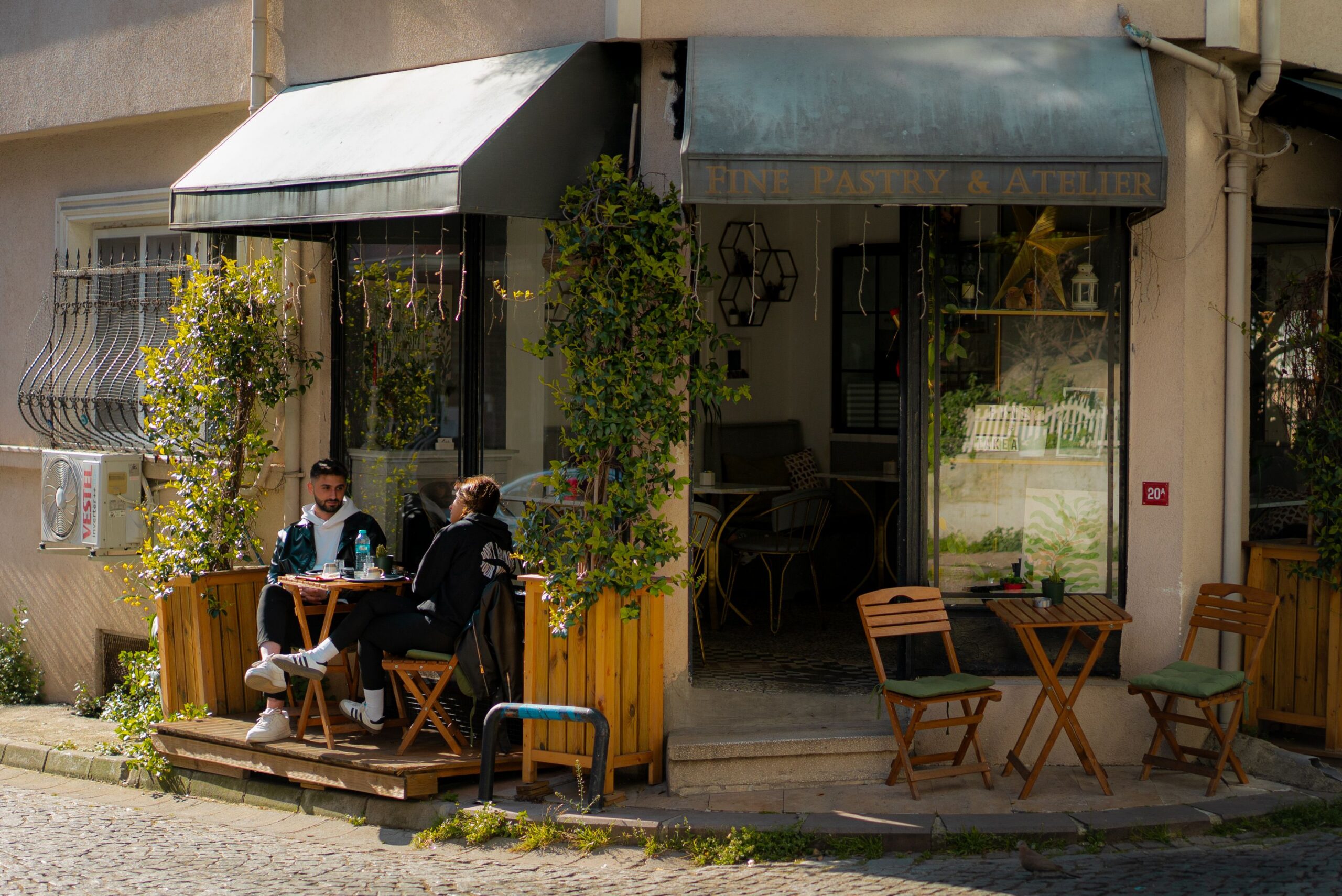 Küçük Bir Kafe Açmak İçin Hangi Ekipmanlar Gereklidir?